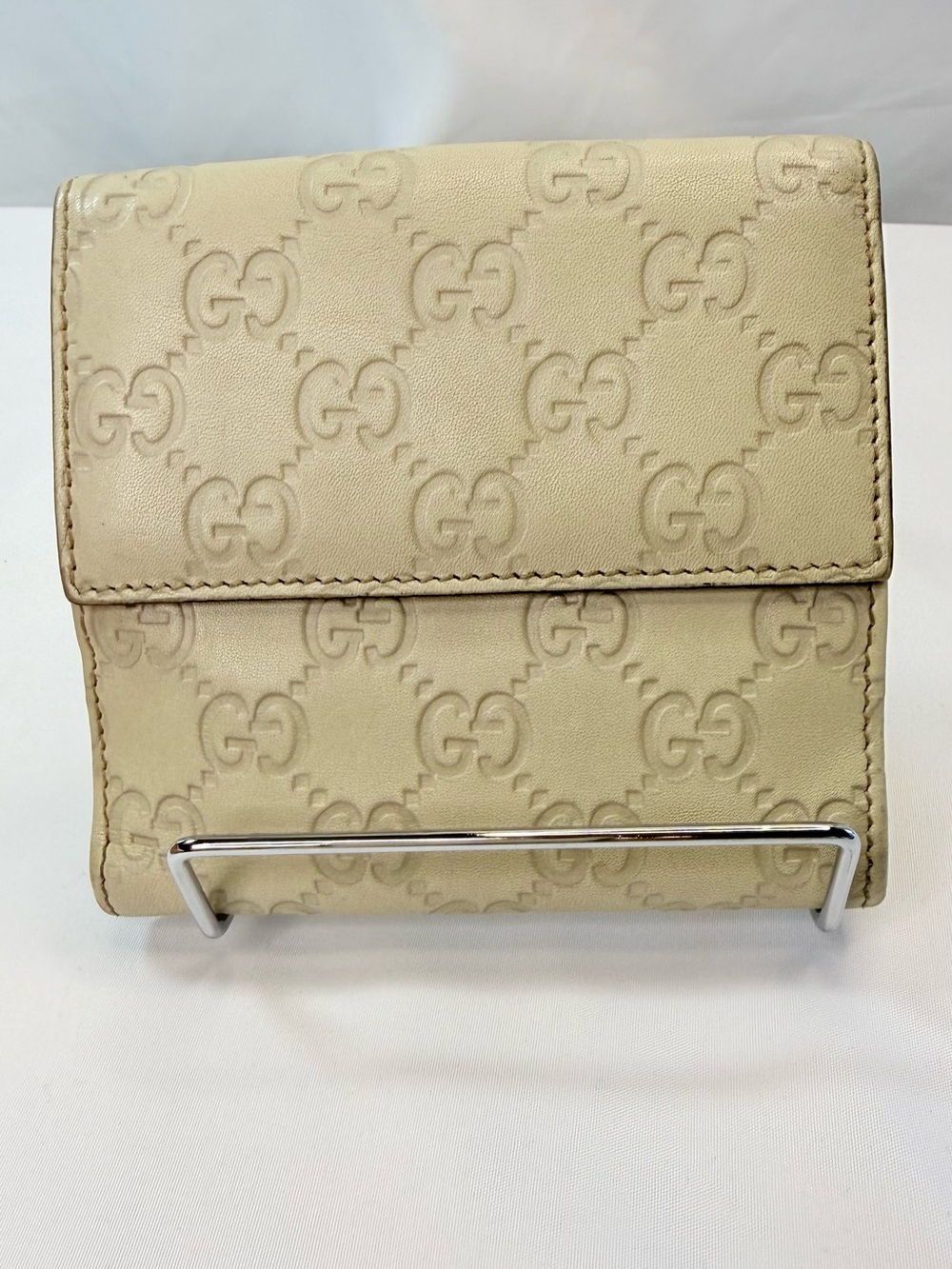 Gucci Guccisima Beige Compact GG Embossed Leather Wallet w/ Gold Heart Snap EVC - Picture 11 of 12